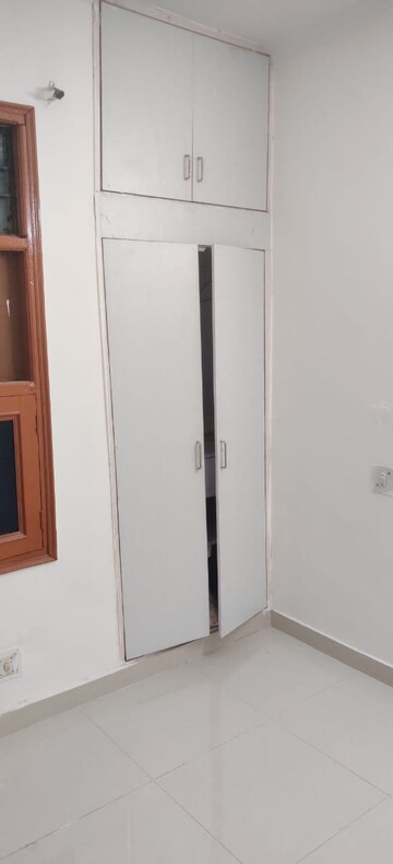 Furnished Amenities in 3 BHK Apartment at NK Savitry Enclave, Vip Road – for Rent