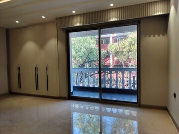 Room in 3 BHK Builder Floor at Defence Colony – for Rent