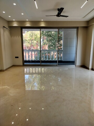 Room in 3 BHK Builder Floor at Defence Colony – for Rent