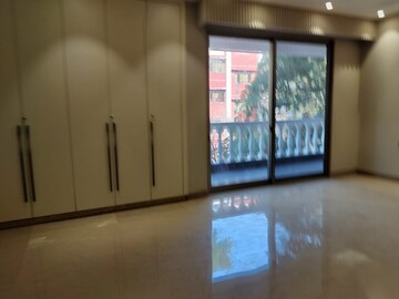 Room in 3 BHK Builder Floor at Defence Colony – for Rent