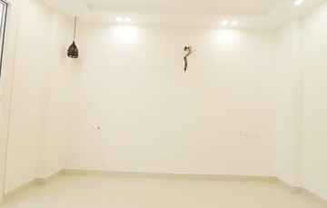 Room in 3 BHK Builder Floor at Sector 46 – for Sale