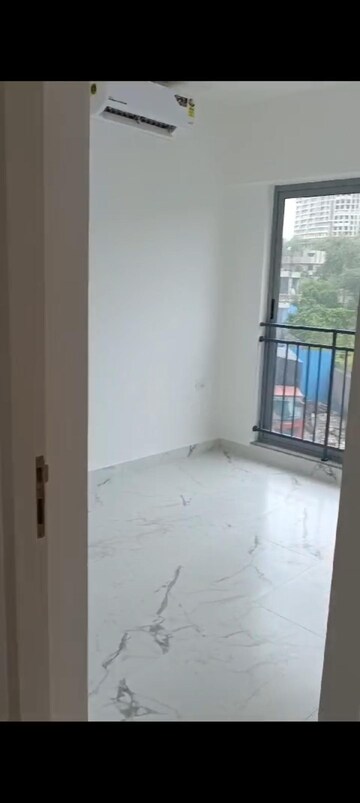 Room in 2 BHK Apartment at Dynamix Avanya, Dahisar East – for Rent