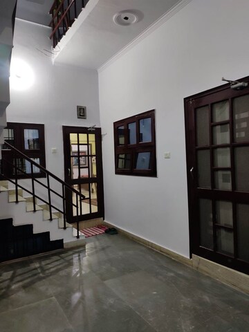 Room in 2 BHK Independent House at Gomti Nagar – for Rent