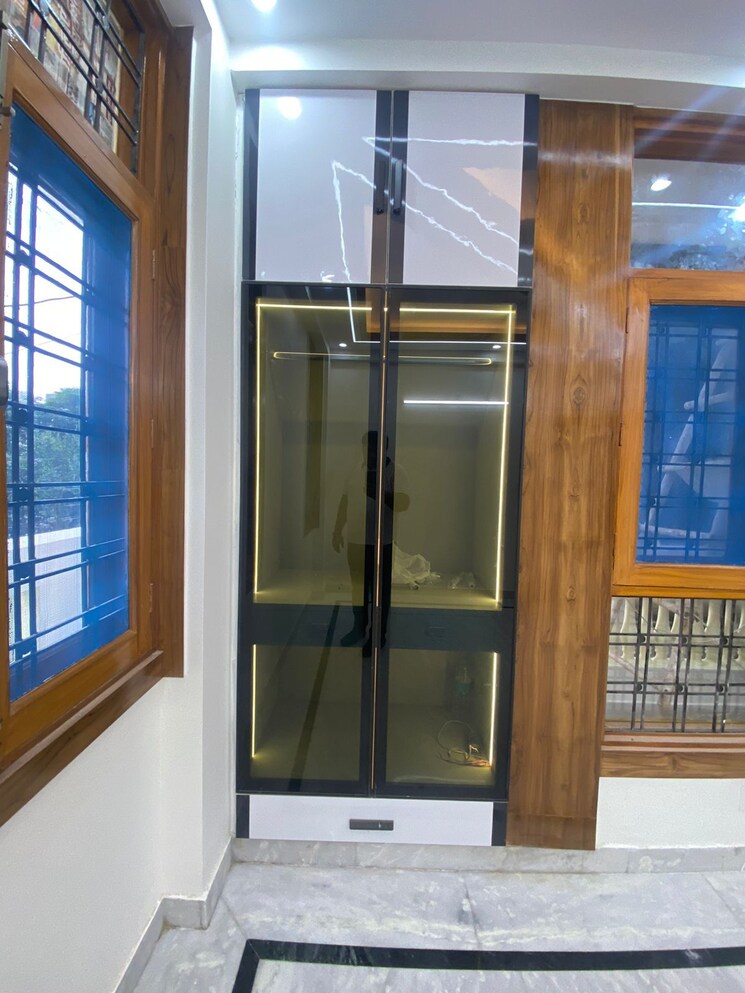 undefined, sector 73 3 Bedroom 1350 Sq.Ft. Builder Floor In Sector 73 Noida 8265148