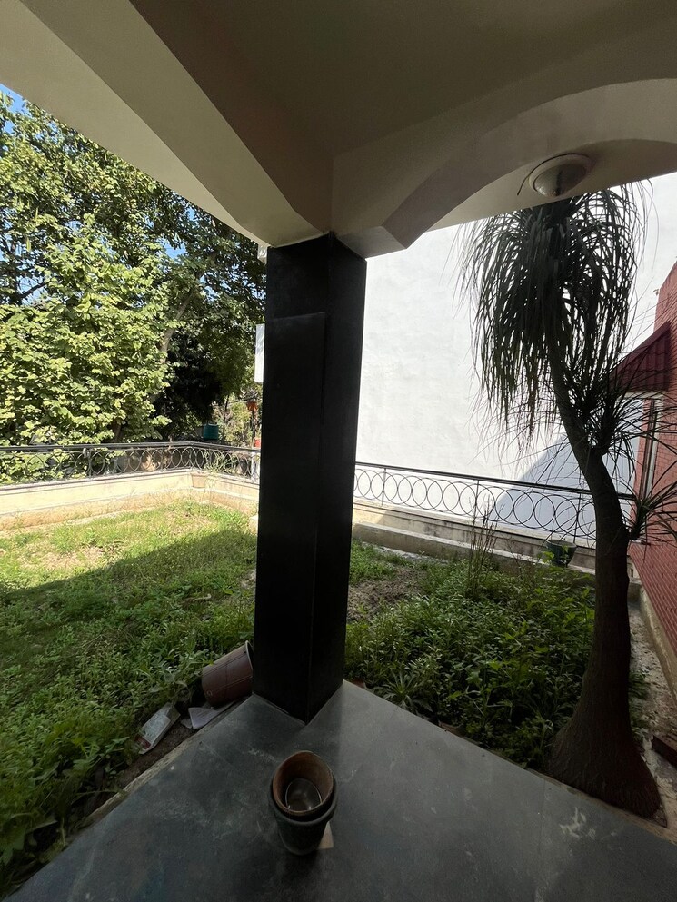 Garden, vasant kunj 2 Bedroom 1050 Sq.Ft. Apartment In Vasant Kunj Delhi 8265276