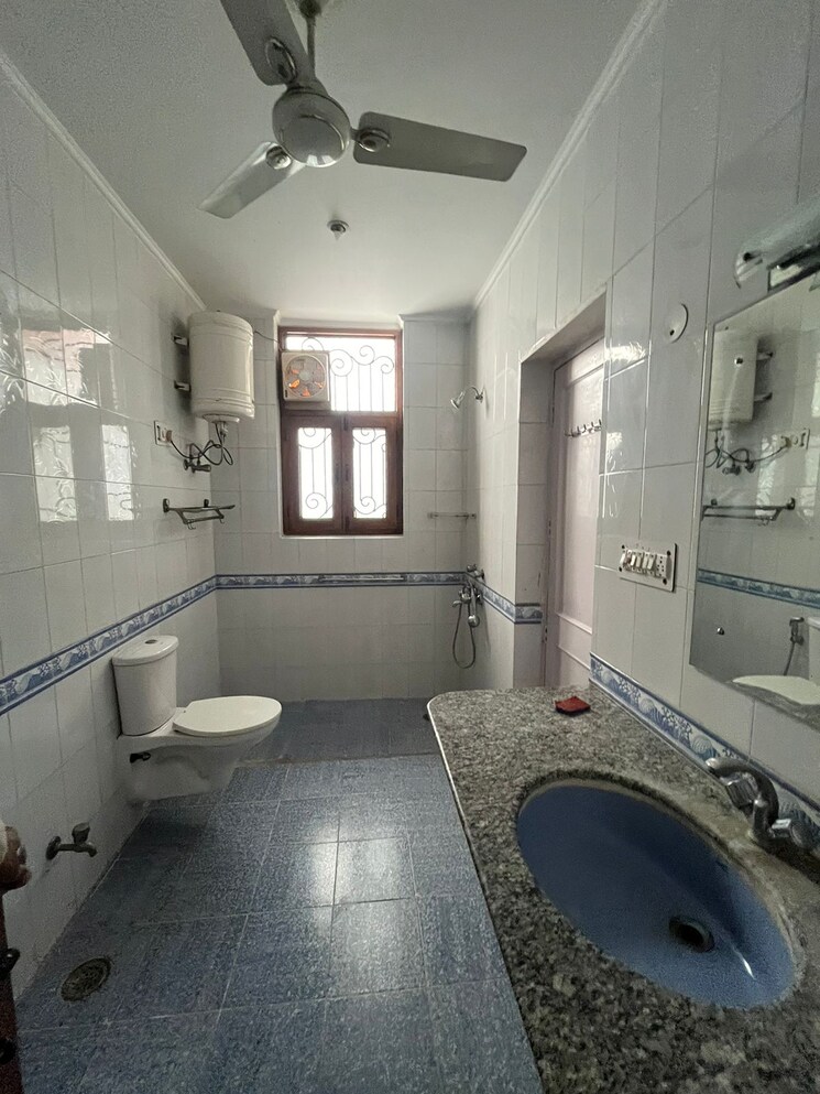 Attached Bathroom, vasant kunj 2 Bedroom 1050 Sq.Ft. Apartment In Vasant Kunj Delhi 8265276