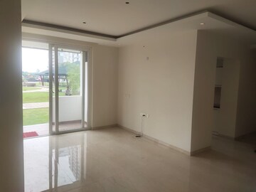 Room in 3 BHK Apartment at Omaxe Lake, North Mullanpur – for Sale