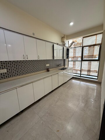 Balcony in 3.5 BHK Builder Floor at RWA Residential Society Sector 46, Sector 46 – for Rent