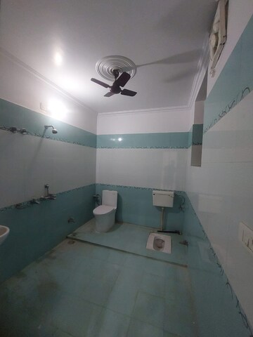 Bathroom in 2 BHK Builder Floor at Gomti Nagar – for Rent