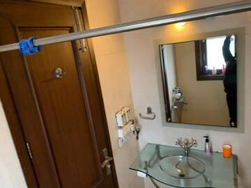 Furnished Amenities in 3 BHK Builder Floor at Kailash Colony – for Rent