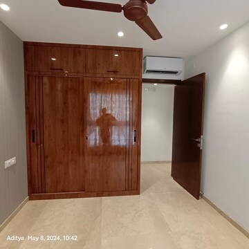 Room in 2 BHK Apartment at Hiranandani Castle Rock, Powai – for Rent