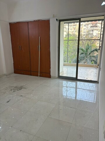 Room in 3 BHK Apartment at NRI Complex Phase 2, Seawoods – for Rent