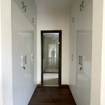 Building Lobby in 4 BHK Builder Floor at BPTP Amstoria, Sector 102 – for Rent