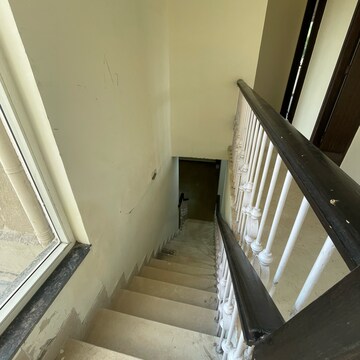 Staircase in 4 BHK Builder Floor at BPTP Amstoria, Sector 102 – for Rent