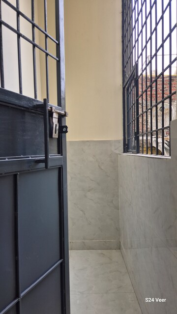 Kitchen in 1.5 BHK Builder Floor at Palm Residency Chhatarpur, Chattarpur – for Rent