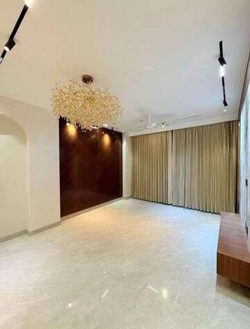 Room in 4 BHK Builder Floor at Sector 67 – for Sale