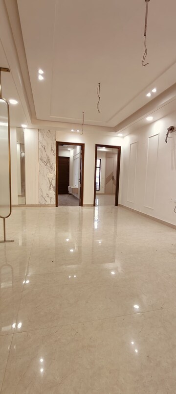 Room in 3 BHK Builder Floor at BPTP Park Central, Sector 85 – for Sale