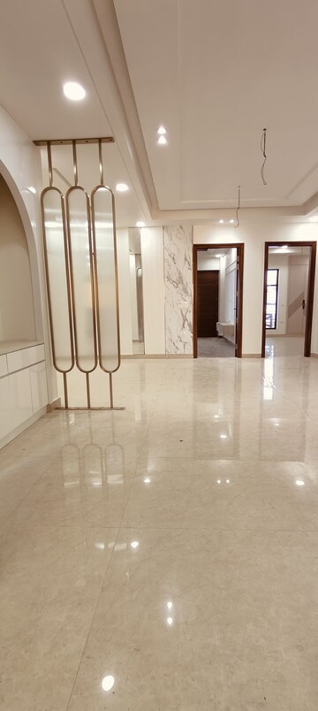 Room in 3 BHK Builder Floor at BPTP Park Central, Sector 85 – for Sale