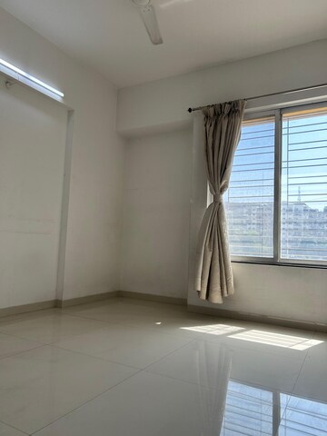 Room in 4 BHK Apartment at Lohia Jain Ra Casa, Bavdhan – for Rent