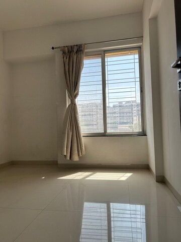 Room in 4 BHK Apartment at Lohia Jain Ra Casa, Bavdhan – for Rent