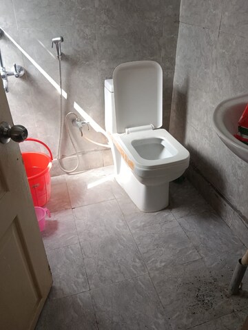 Bathroom in 3 BHK Builder Floor at Ardee City, Sector 52 – for Rent
