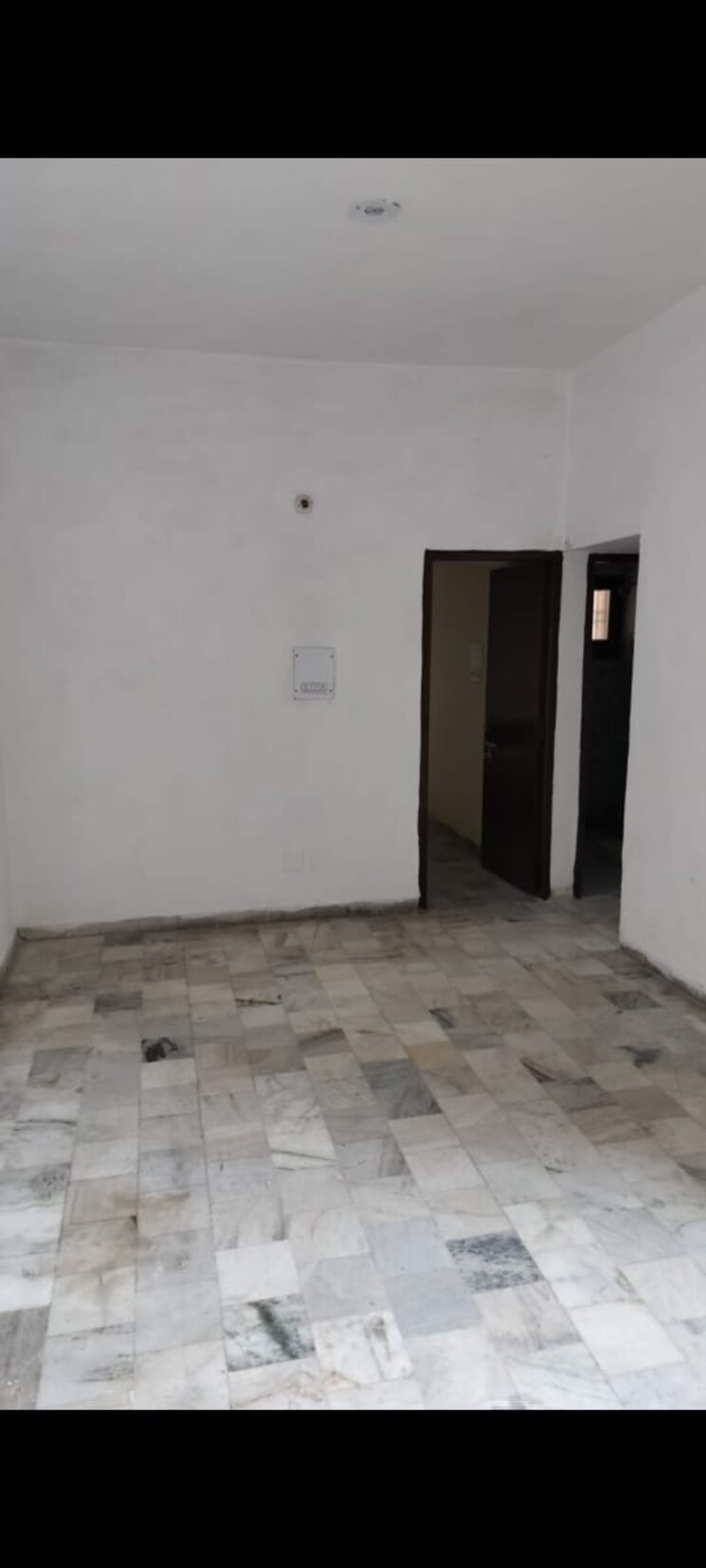 Room, vip road 2.5 Bedroom 900 Sq.Ft. Apartment In Vip Road Zirakpur 8266320