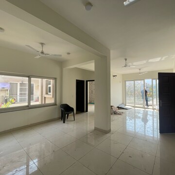Room in 3 BHK Builder Floor at BPTP Amstoria, Sector 102 – for Rent