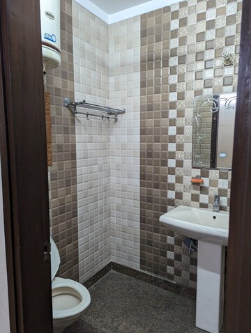 Attached Bathroom in 2 BHK Builder Floor at Paschim Vihar – for Rent