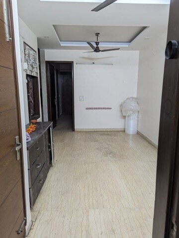 Living Room in 2 BHK Builder Floor at Paschim Vihar – for Rent