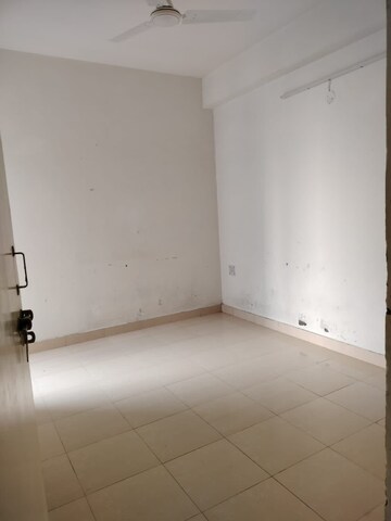 Room in 2 BHK Apartment at Conscient Habitat, Sector 99a – for Rent