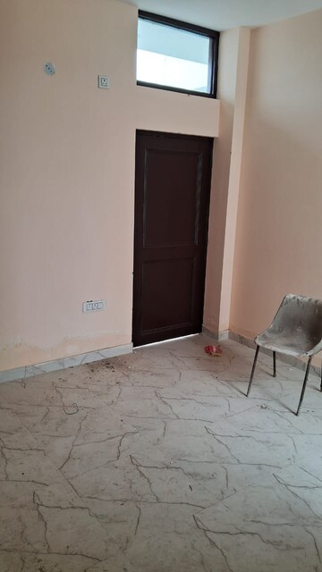 Room in 1.5 BHK Apartment at RWA Apartments Sector 122, Sector 122 – for Rent