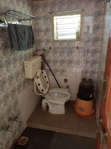 Bathroom in 1 BHK Apartment at Sector 14 – for Rent