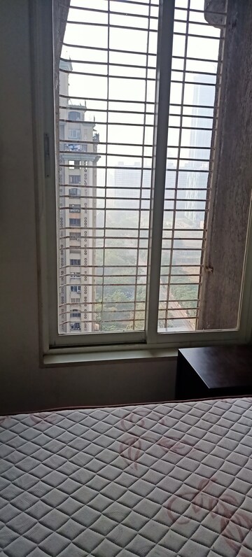 Room in 2 BHK Apartment at JP Unity Tower, Lower Parel – for Rent