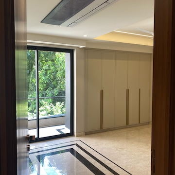 Room in 3 BHK Independent House at Lajpat Nagar ii – for Rent