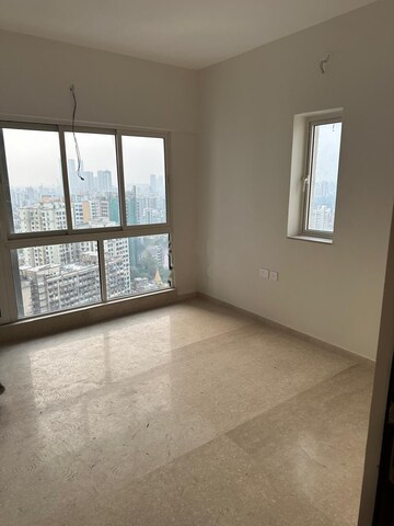 Room in 3 BHK Apartment at Naman Habitat, Andheri West – for Rent