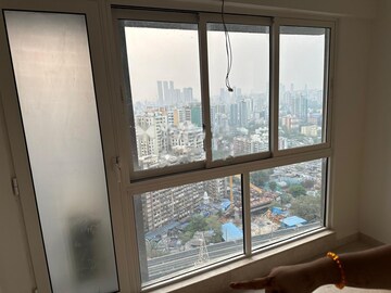 Room in 3 BHK Apartment at Naman Habitat, Andheri West – for Rent