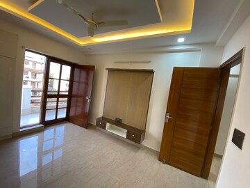 Room in 3 BHK Apartment at Sushant Lok 2, Sector 57 – for Sale