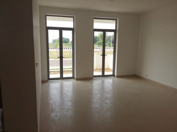 Room in 3 BHK Apartment at Emaar Palm Gardens, Sector 83 – for Sale