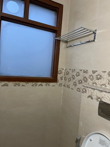 Room in 1 RK Builder Floor at SAS Tower, Sector 38 – for Rent