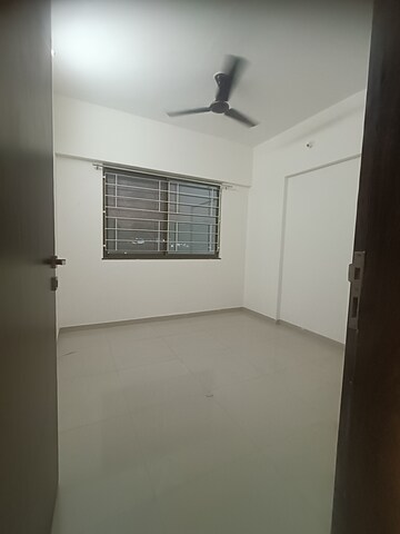 Room in 2 BHK Apartment at Panama Silver Stone, Handewadi – for Rent