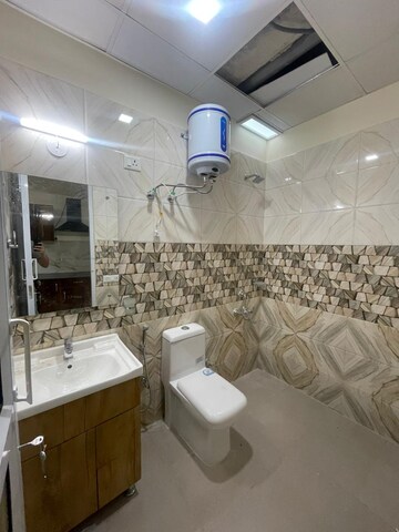 Bathroom in 1 RK Builder Floor at Huda Staff Colony, Sector 46 – for Rent