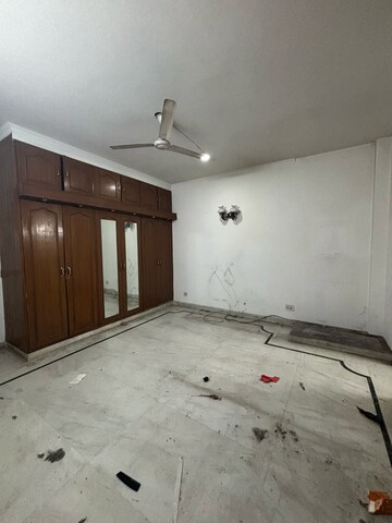 Room in 3 BHK Builder Floor at Greater Kailash ii – for Rent