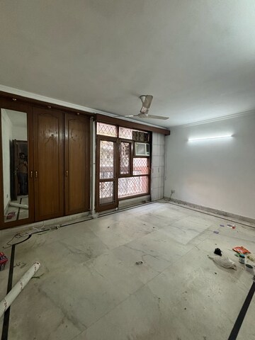 Room in 3 BHK Builder Floor at Greater Kailash ii – for Rent