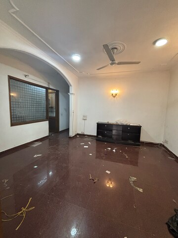 Room in 3 BHK Builder Floor at Greater Kailash ii – for Rent