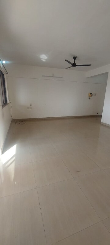 Room in 3 BHK Apartment at Kumar Urban Shantiniketan Phase 1, Baner – for Rent