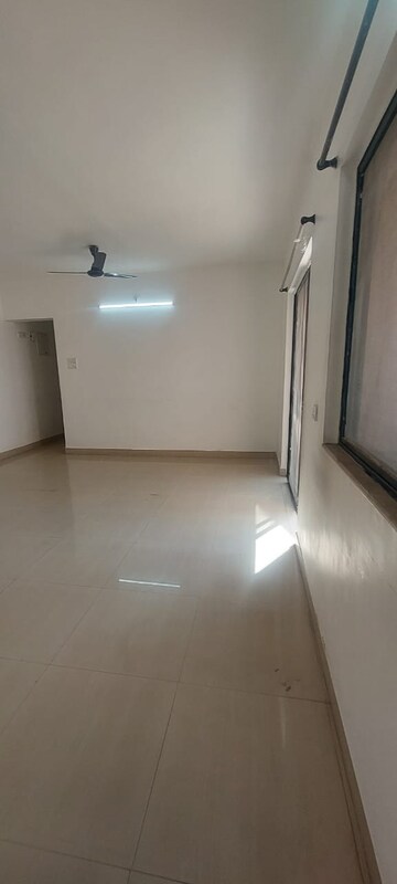 Room in 3 BHK Apartment at Kumar Urban Shantiniketan Phase 1, Baner – for Rent