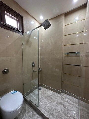 Attached Bathroom in 5 BHK Builder Floor at Paschim Vihar – for Rent