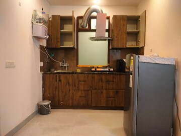 Furnished Amenities in 1 RK Builder Floor at Unitech Cyber Park, Sector 39 – for Rent