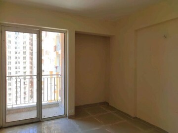 Room in 2 BHK Apartment at Wave Dream Homes, Wave City – for Rent