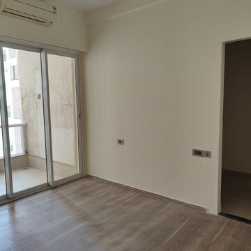 Room in 3 BHK Apartment at Omkar Alta Monte, Malad East – for Rent